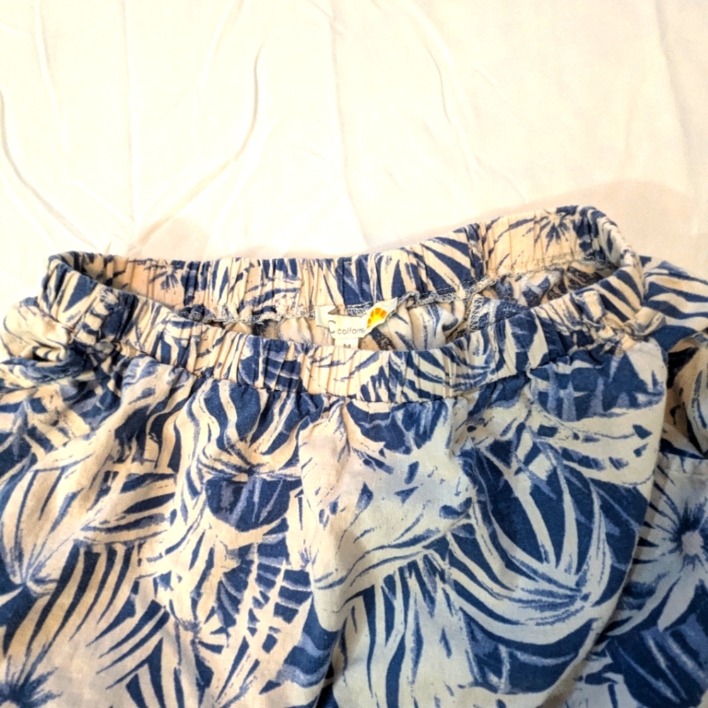Size M Blue and Cream flowered Skirt - Picture 3 of 5